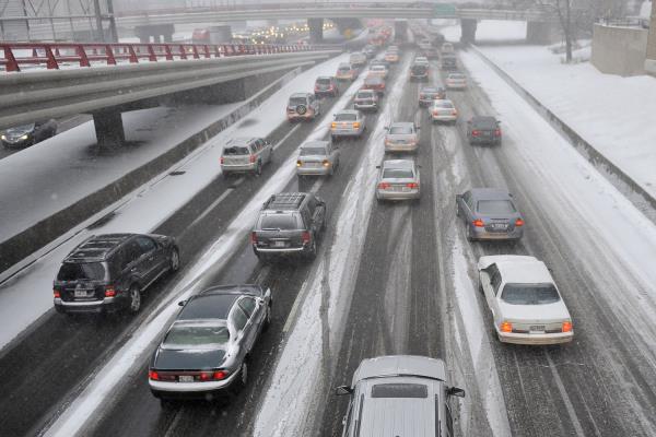 美国北部2600英里地区将遭遇暴风雪和冰雪