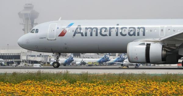 美国航空公司在8名黑人被赶下飞机后起诉歧视