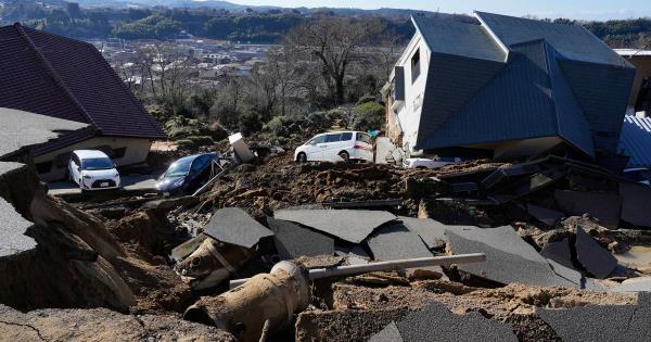 日本地震:在“大规模破坏”和救援努力中，死亡人数达到30人