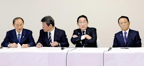 预计麻生和菅义伟将在混乱的9月自民党总裁选举中成为关键人物