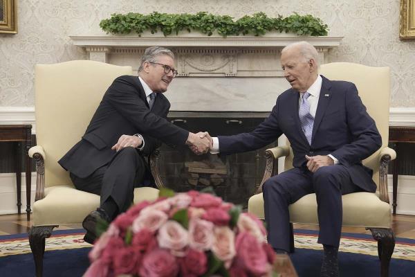 在国际上首次亮相，新英国首相斯塔默在北约峰会上为乌克兰提供了强有力的支持
