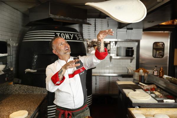 公主邮轮将尝试创造新的世界纪录，以纪念与厨师托尼·格米尼亚尼的新披萨合作