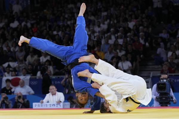 2024年巴黎奥运会——7月28日:津田柔道为日本赢得首枚巴黎奥运会金牌