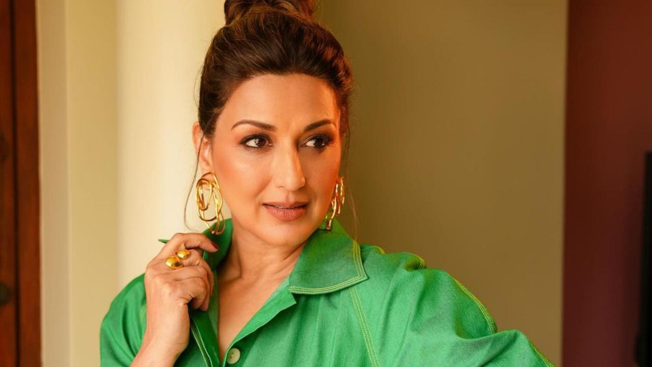 Sonali Bendre透露她拍摄《Humma Humma》的原因是:“我跳舞跳得很糟糕……”